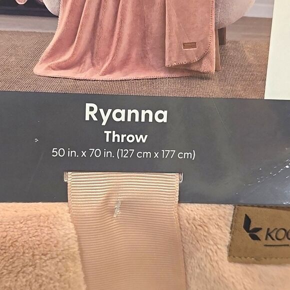 Koolaburra by Ugg Ryanna Throw Blanket - Picture 4 of 5